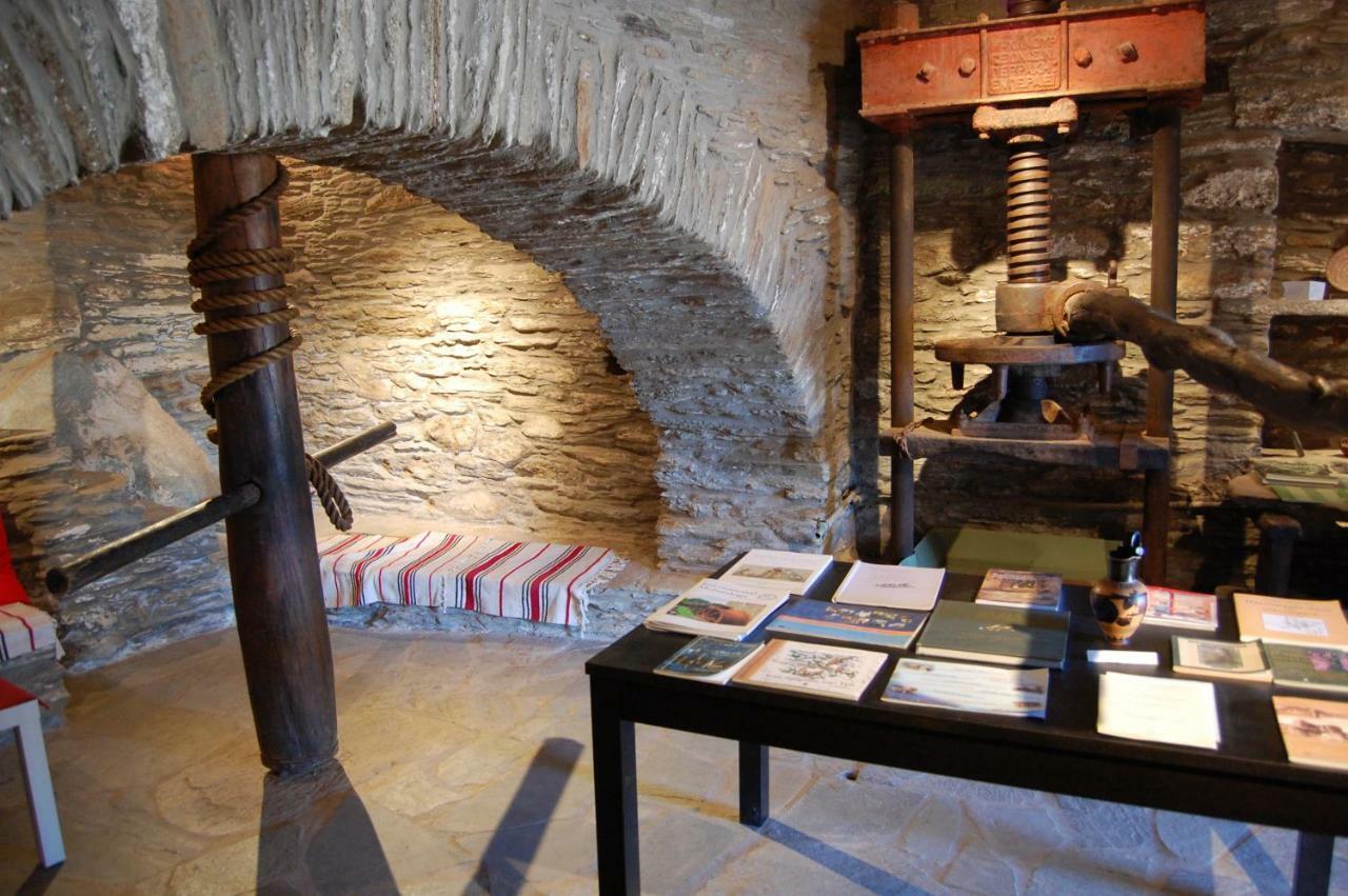 Cyclades Olive Museum'S Guest House Pitrofos Exteriör bild
